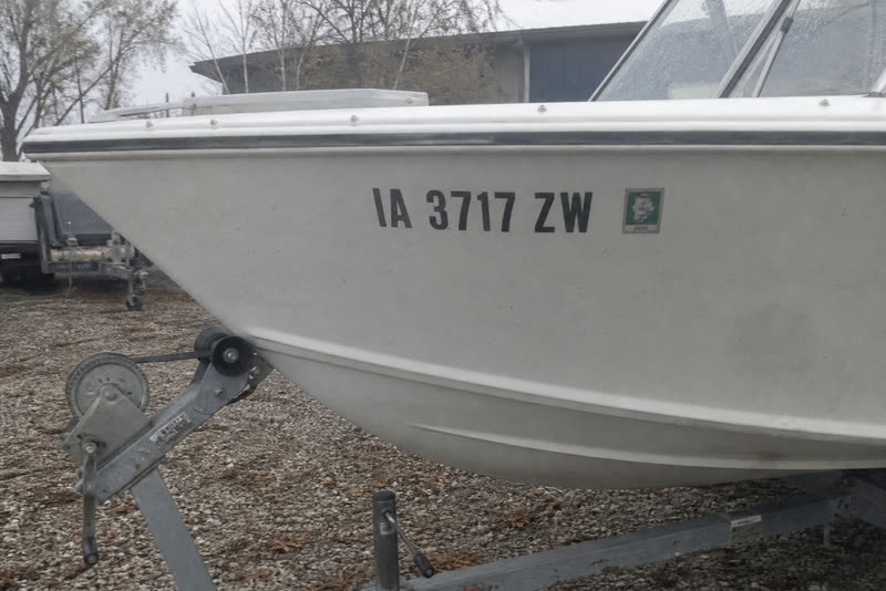 IA 3717 ZW · 3" black on a white hull. Bow, both sides, with the validation decal aft.
